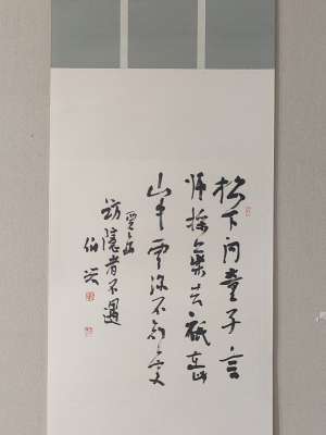 立轴二色惊燕裱