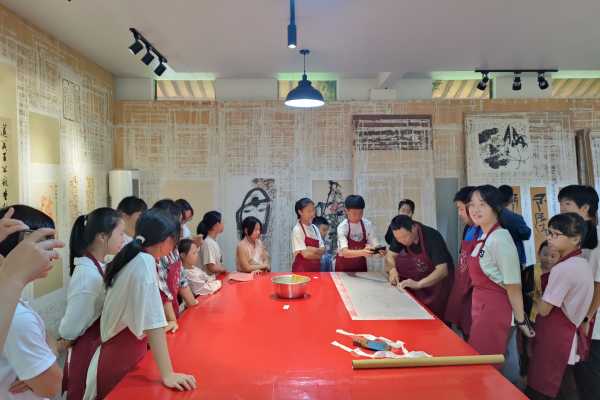 昊文轩书法学社组织学生参加研学